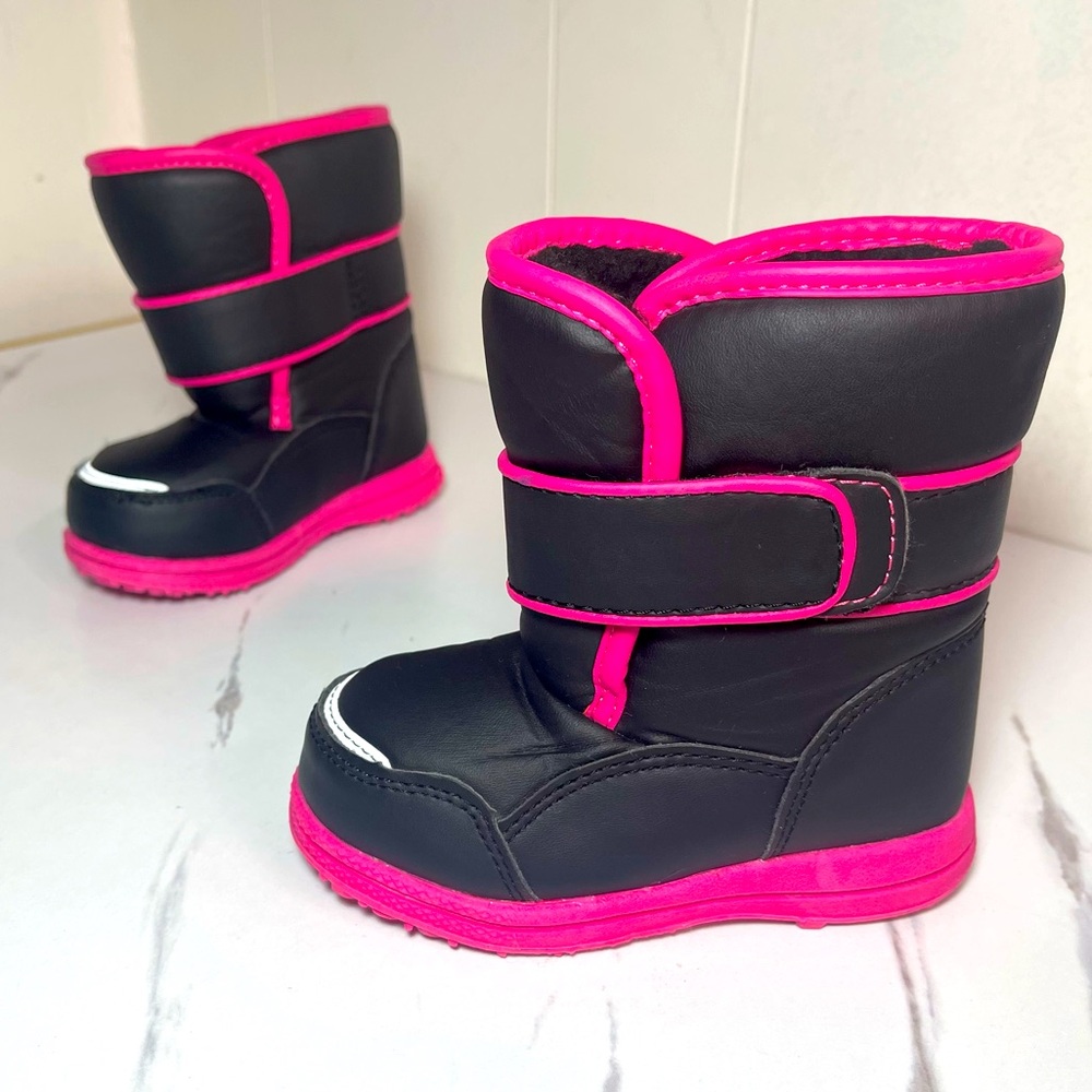 Baby Girl Winter Snow Boots Shoes Size 6, Lined, Black and Pink